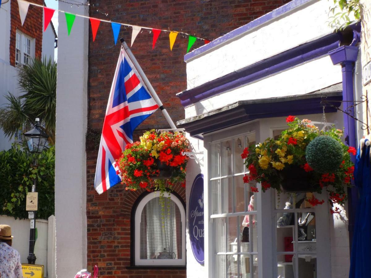 Bentleys Coast And Country B&B Lymington Bagian luar foto